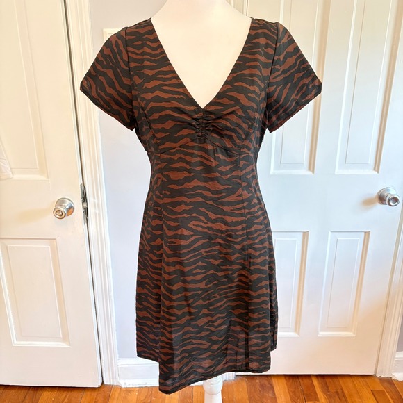 Madewell Dresses & Skirts - NEW Madewell Women Size 6 Dress Brown Black V-Neck Mini Abstract Animal Print